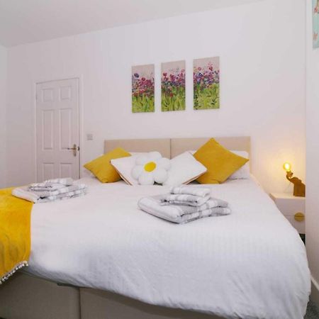 Rydal House 2 Bedroom House With Upstairs Bathroom Newton-le-Willows Bilik gambar